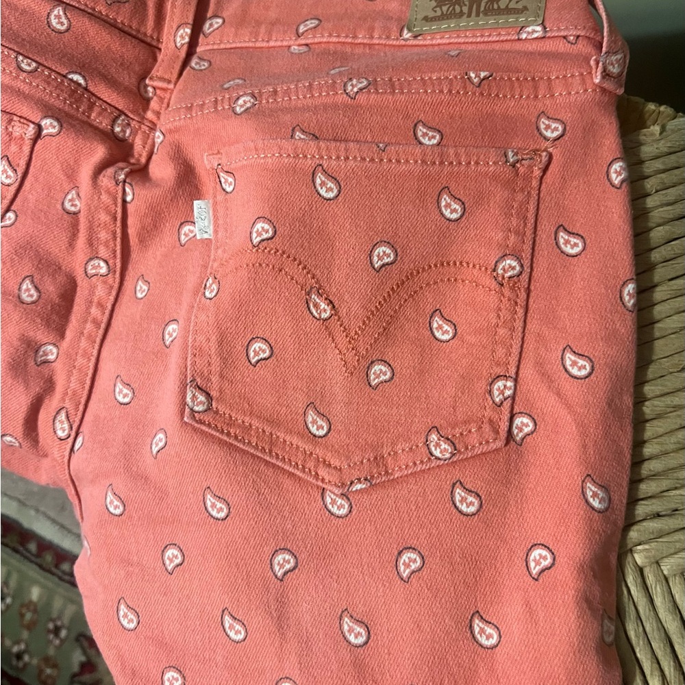 Levi’s, Size 32w, Pink color way